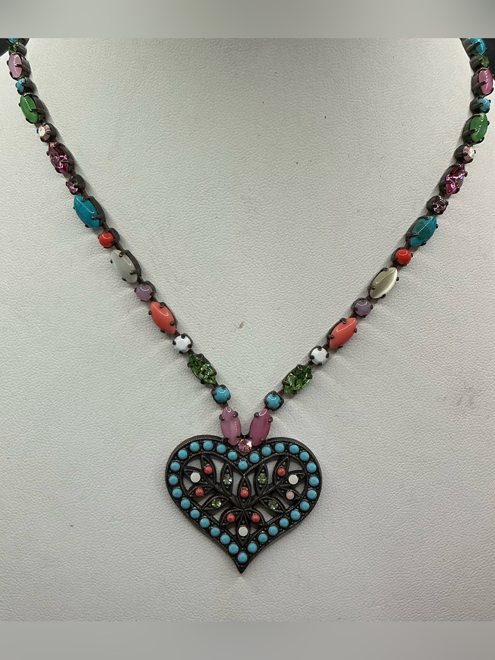 VINTAGE AMARO BEAUTIFUL MULTI COLOR STONE HEART PENDANT NECKLACE